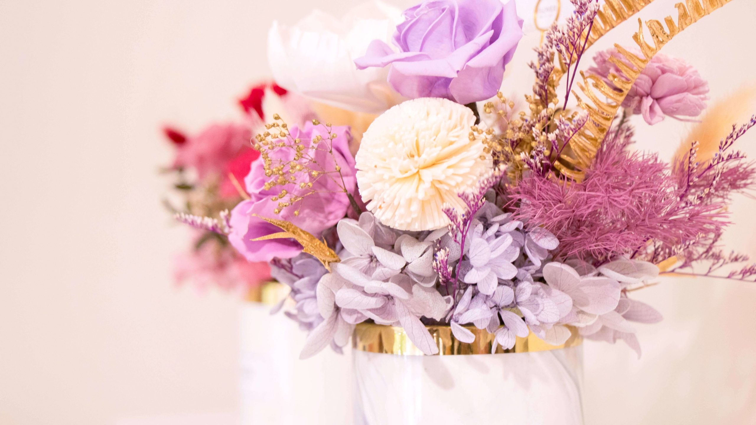 芙拉花藝擁有多款式色彩搭配的花藝作品供顧客選擇